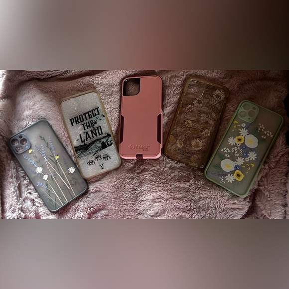 5 Pre Owned iPhone 11 Pro Max Cases - Picture 1 of 6